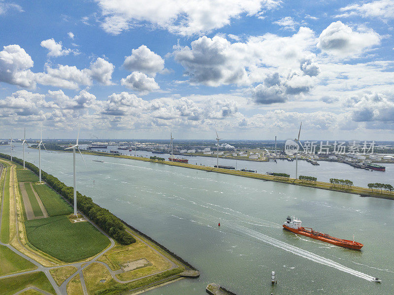鹿特丹港的Nieuwe Waterweg运河